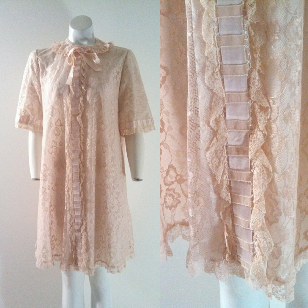 1950s 60s Lace Robe Nylon Lace satin Pink Rose